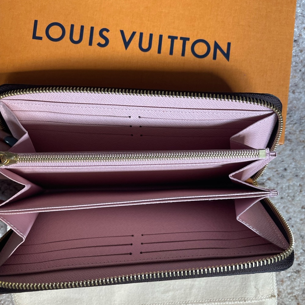 Louis Vuitton zippy wallet in monogram. - Picture 2 of 4